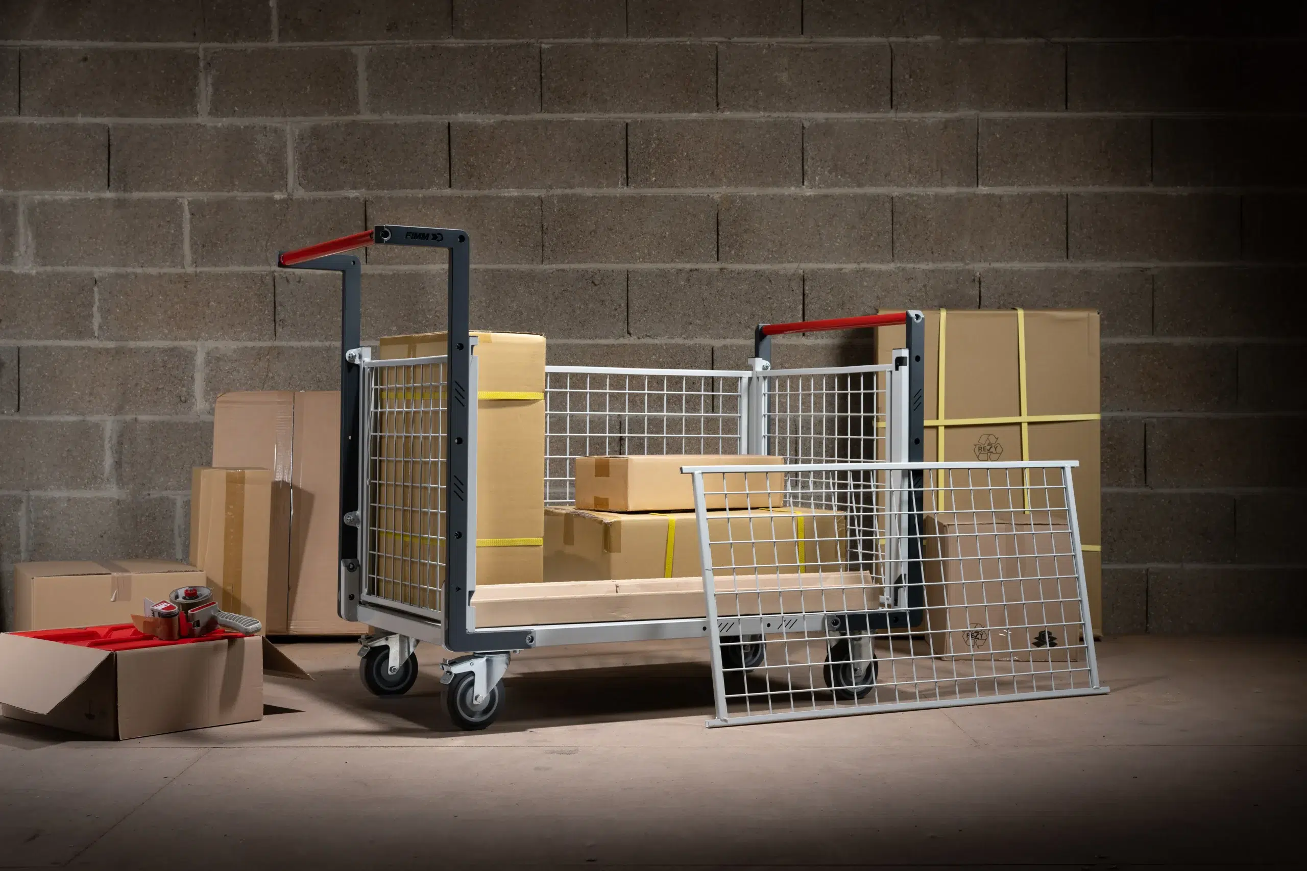 Chariots modulaires grillagé 2 dossiers + 2 ridelles, plateau bois 250 kg